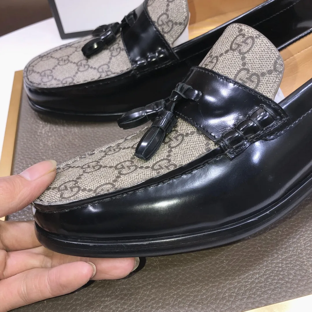 Factory batch 580💰Italy’s top luxury men’s shoe giant (GUCCI) (Gucci) (full cowhide lining) new arrival🍃Original European style🔰 Pleasant to the eye😍In order to make the shoes more durable and non-deformable🌀The production continues to follow traditional methods but there is still no lack of innovation💪Select original cowhide for the leather♻️Smooth, natural and extra bright⭐Made of imported cowhide The rich man’s first choice 38-45 (45 customized)